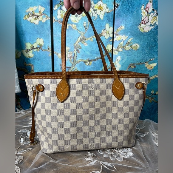 Louis Vuitton Neverfull PM - Picture 13 of 14